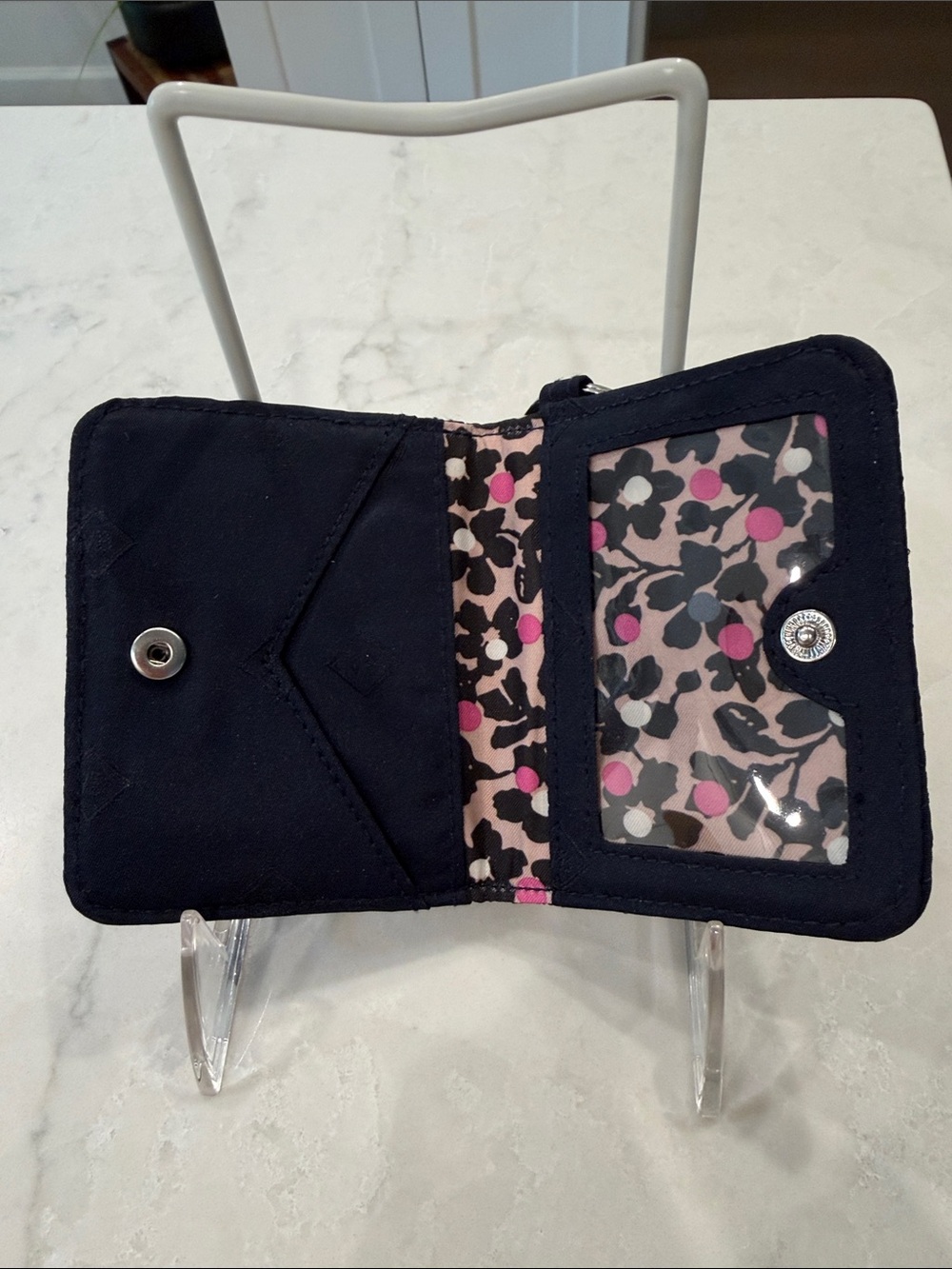 6/$30 Vera Bradley Navy Card Holder Keyring - Picture 2 of 7